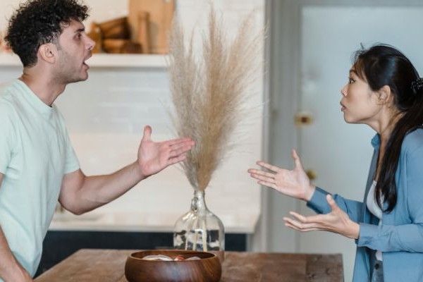 What are the warning signs of an abusive partner?